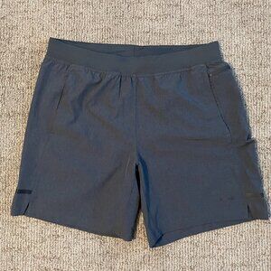 Skora Men's Stretch Wick Dry Workout Shorts in Gunmetal Gray